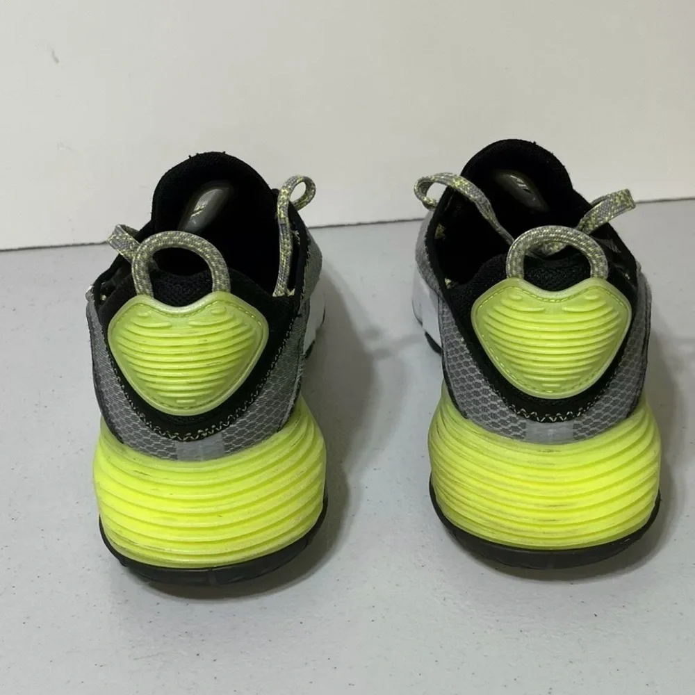 Nike Air Max 2090 Special Edition Glow In the Dark Galaxy Youth‎ Size 7Y